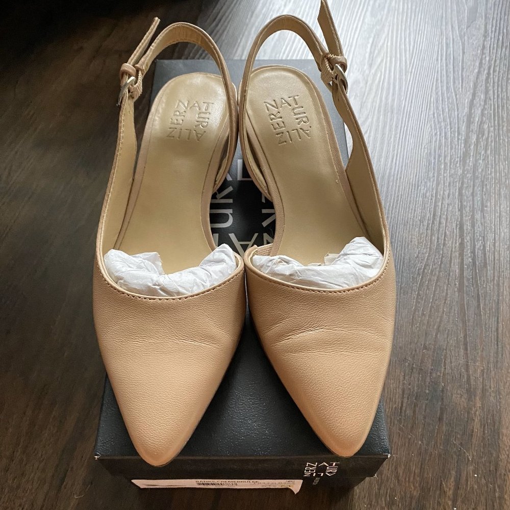 Naturalizer Banks Low Pumps